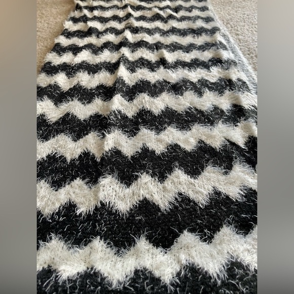 Women’s Black and White Fuzzy Infinity Loop Scarf - Picture 5 of 9